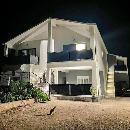 Apartmani Karla Paklenica Starigrad Paklenica Ngoại thất bức ảnh