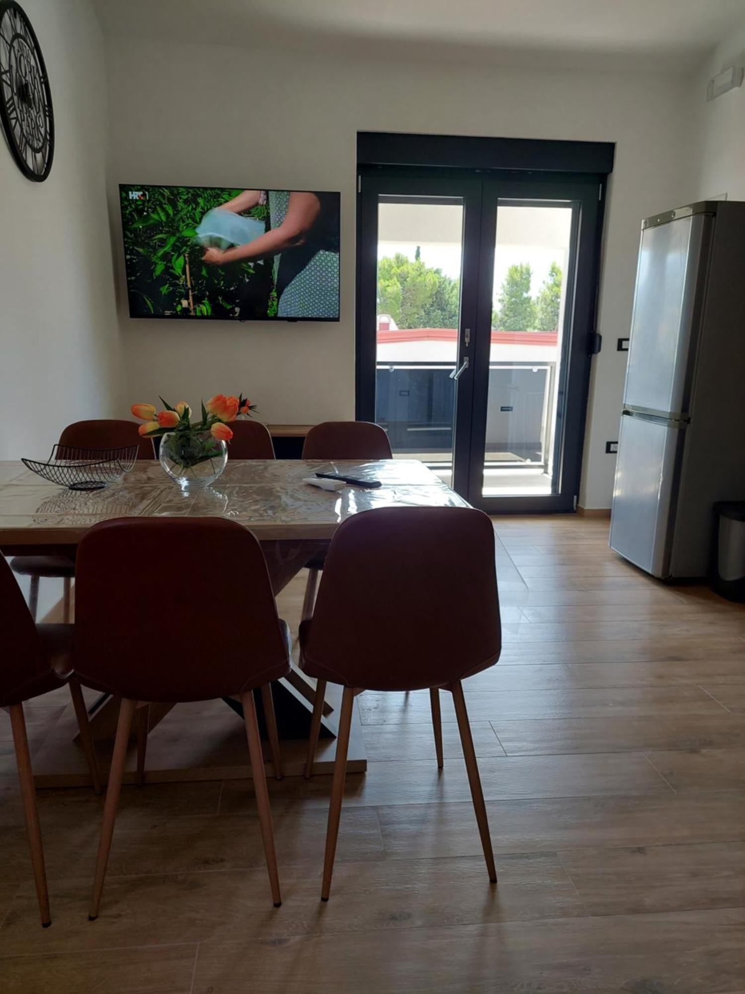Apartmani Karla Paklenica Starigrad Paklenica Ngoại thất bức ảnh
