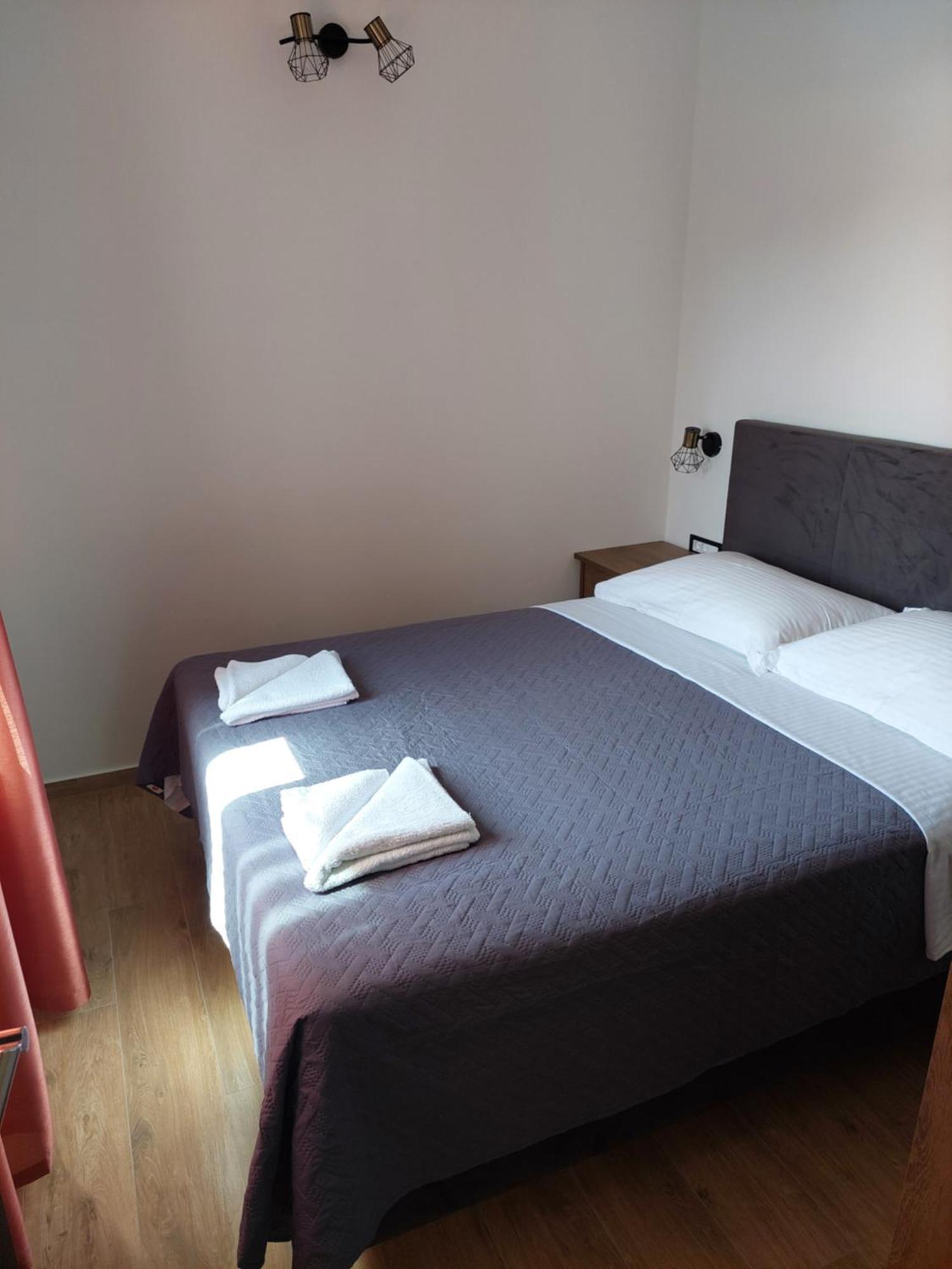 Apartmani Karla Paklenica Starigrad Paklenica Ngoại thất bức ảnh