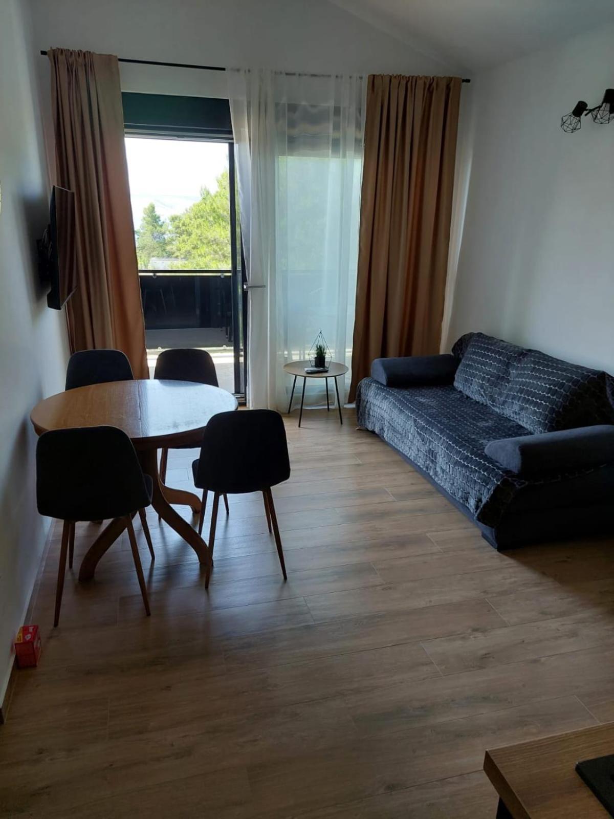 Apartmani Karla Paklenica Starigrad Paklenica Ngoại thất bức ảnh