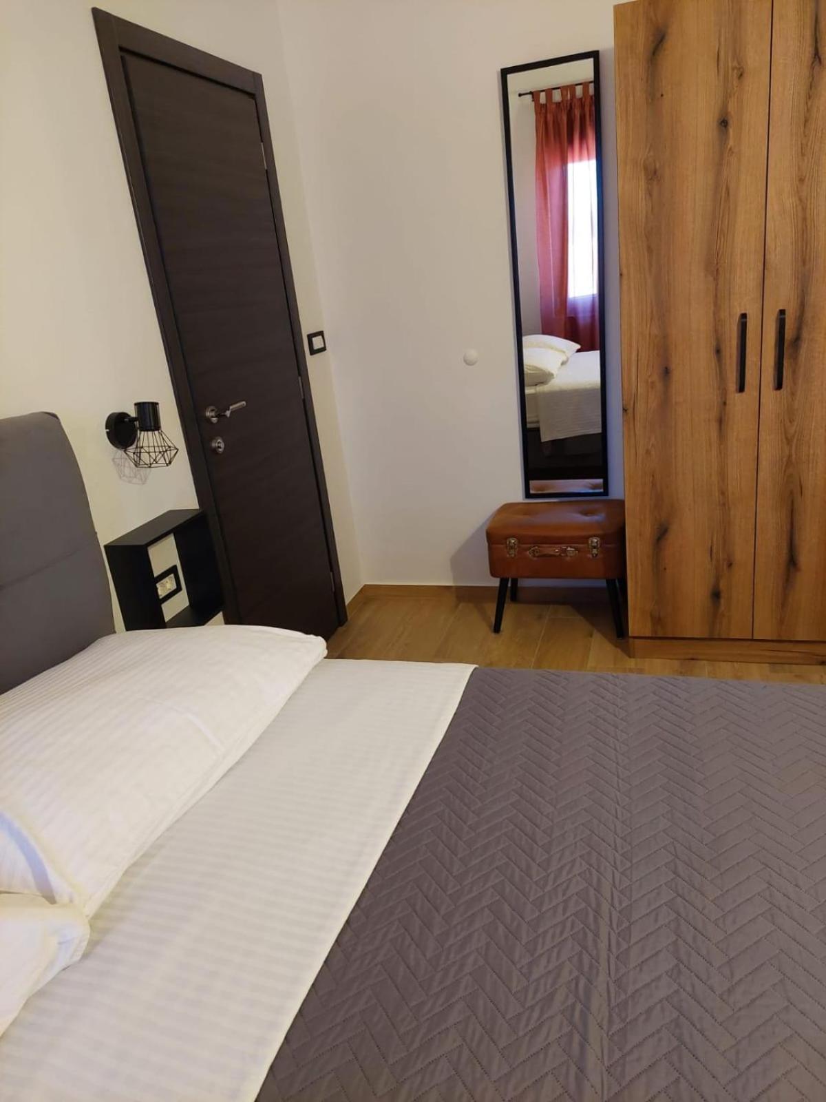 Apartmani Karla Paklenica Starigrad Paklenica Ngoại thất bức ảnh